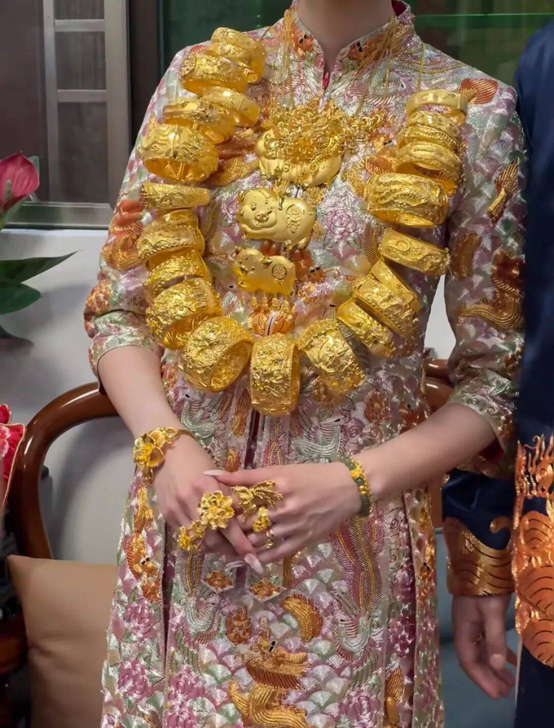 潮汕老板卖0.1克黄金<strong></p>
<p>mci虚拟币</strong>,今年已进账62亿