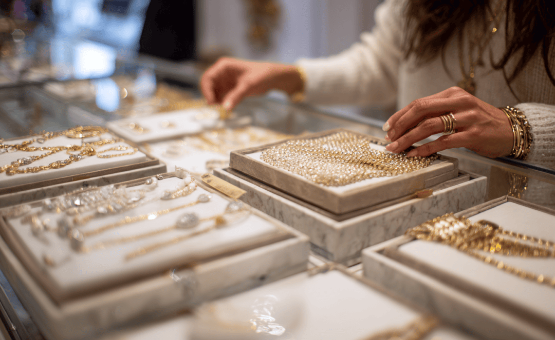 潮汕老板卖0.1克黄金<strong></p>
<p>mci虚拟币</strong>,今年已进账62亿