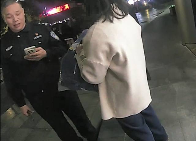 机智!快递在家门口被偷<strong></p>
<p>mci虚拟币</strong>,她用一招抓到了人还拿回了东西