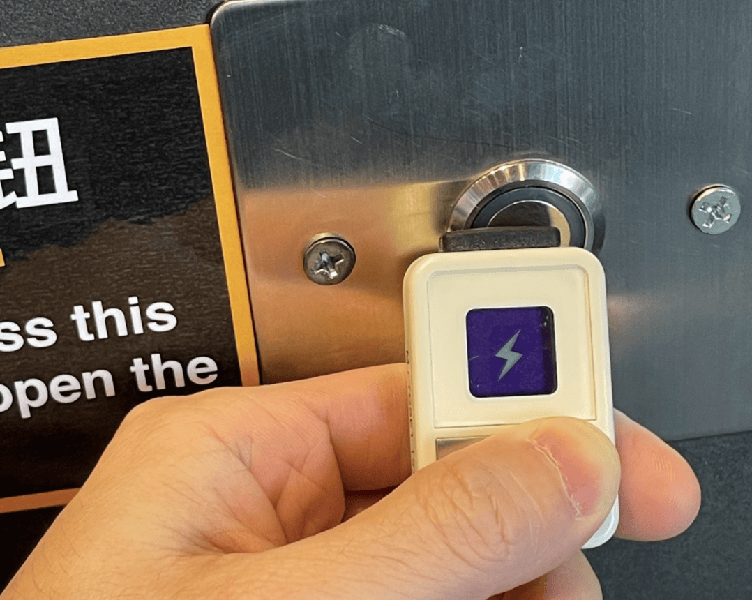 被静电支配的冬天:年轻人正在给自己“接地线”