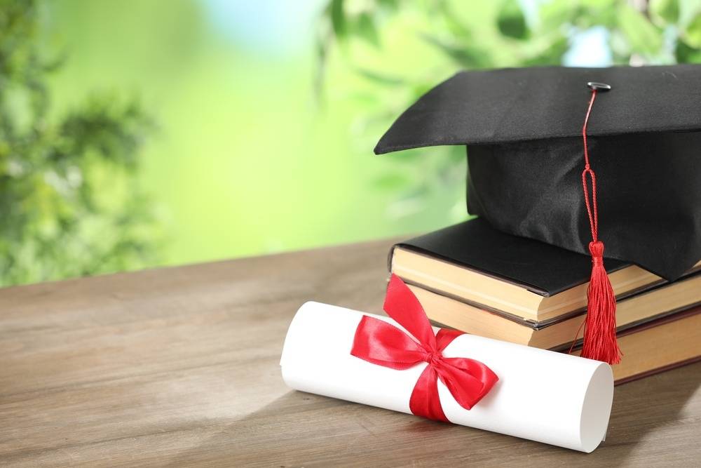 985博士在名校安插线人获保研消息 年入50万