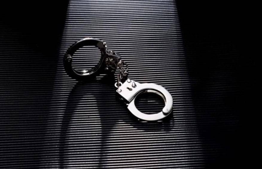 男子楼顶露台种树时不慎碰下树桩，砸中楼下17岁少年致其死亡，一审获刑6年