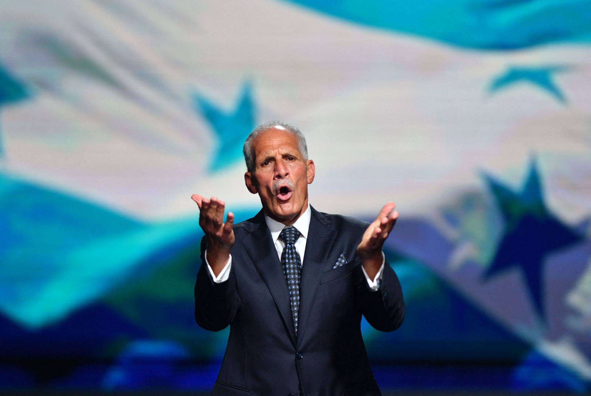 他,当选洪都拉斯新总统!