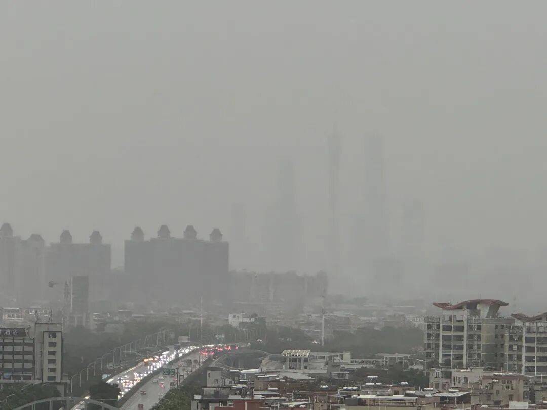 广州天气提醒:抓紧时间到室内躲避!11区雷雨大风预警生效,9区冰雹预警生效