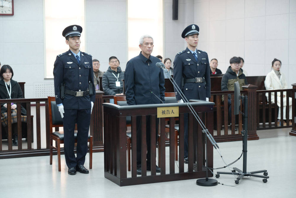 两“虎”任上被查<strong></p>
<p>貔貅盘虚拟币</strong>，正部级老虎被开除党籍！受贿6.13亿，谭瑞松被判死缓