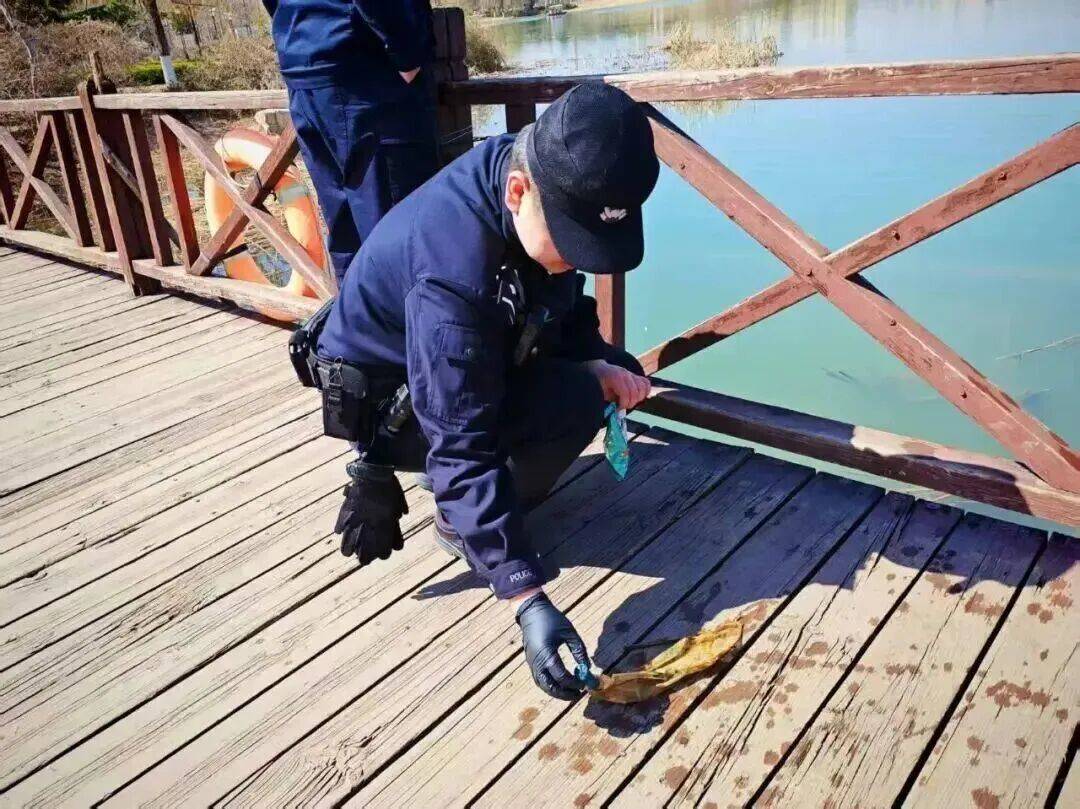 在公园游玩发现子弹<strong></p>
<p>貔貅盘虚拟币</strong>，果断报警！淄博这两名小学生，真棒！