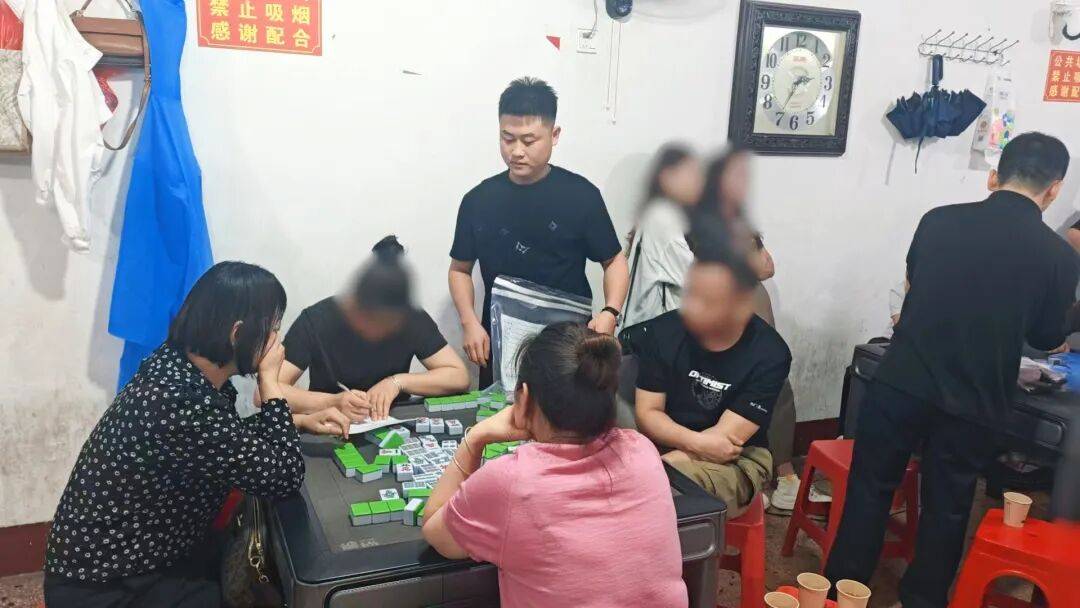 湖南汨罗一麻将馆被查，28人被罚，2人被采取刑事强制措施